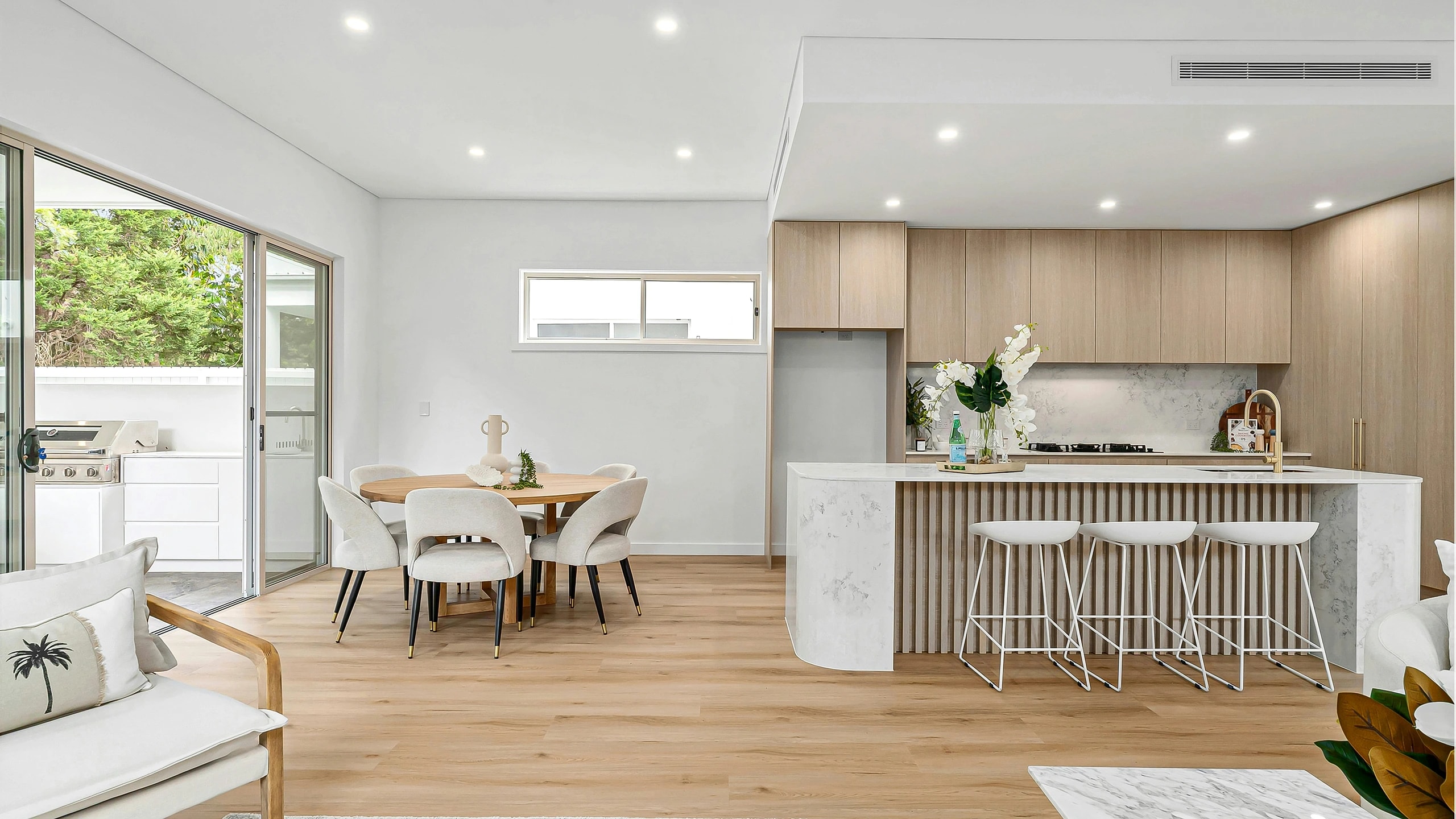 Luxury Kitchen & Dining Space
